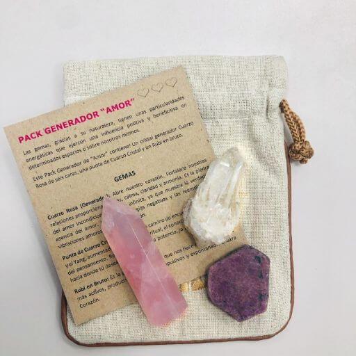 Detalle gemas pack generador amor, punta cuarzo rosa, cuarzo cristal y rubi en bruto
